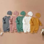 Barboteuse tricotée en laine et bonnet pour bébé